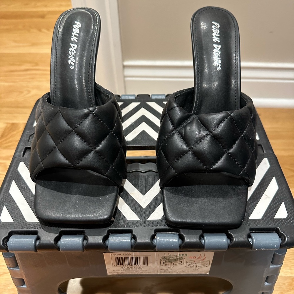 Public desire size 8 women’s sandals